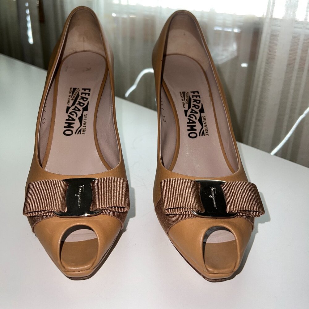 Salvatore Ferragamo Vera Peep-Toe Heels US8.5/9